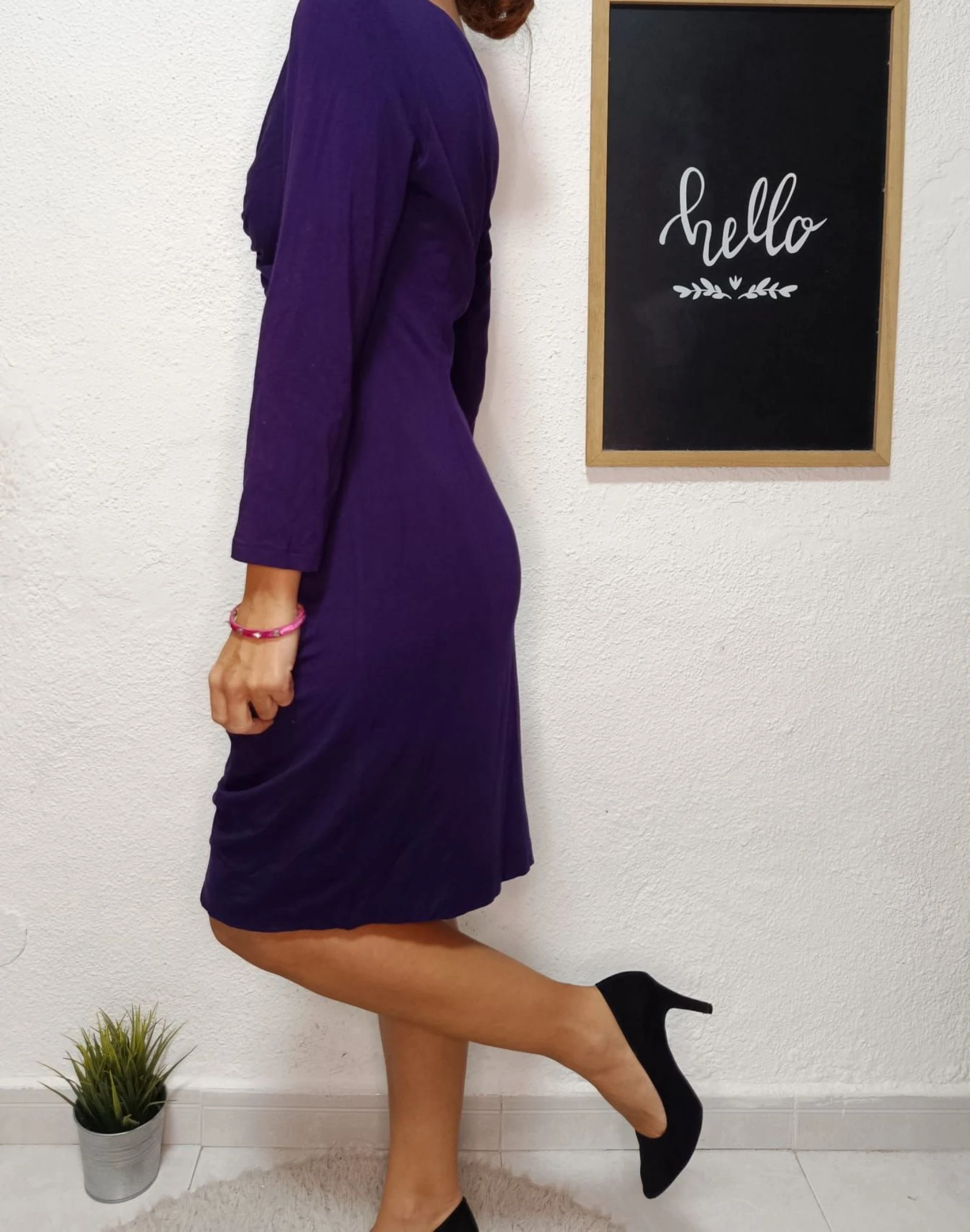 paarse cocktailjurk voor gast met broche - robe violette avec broche – photo 3